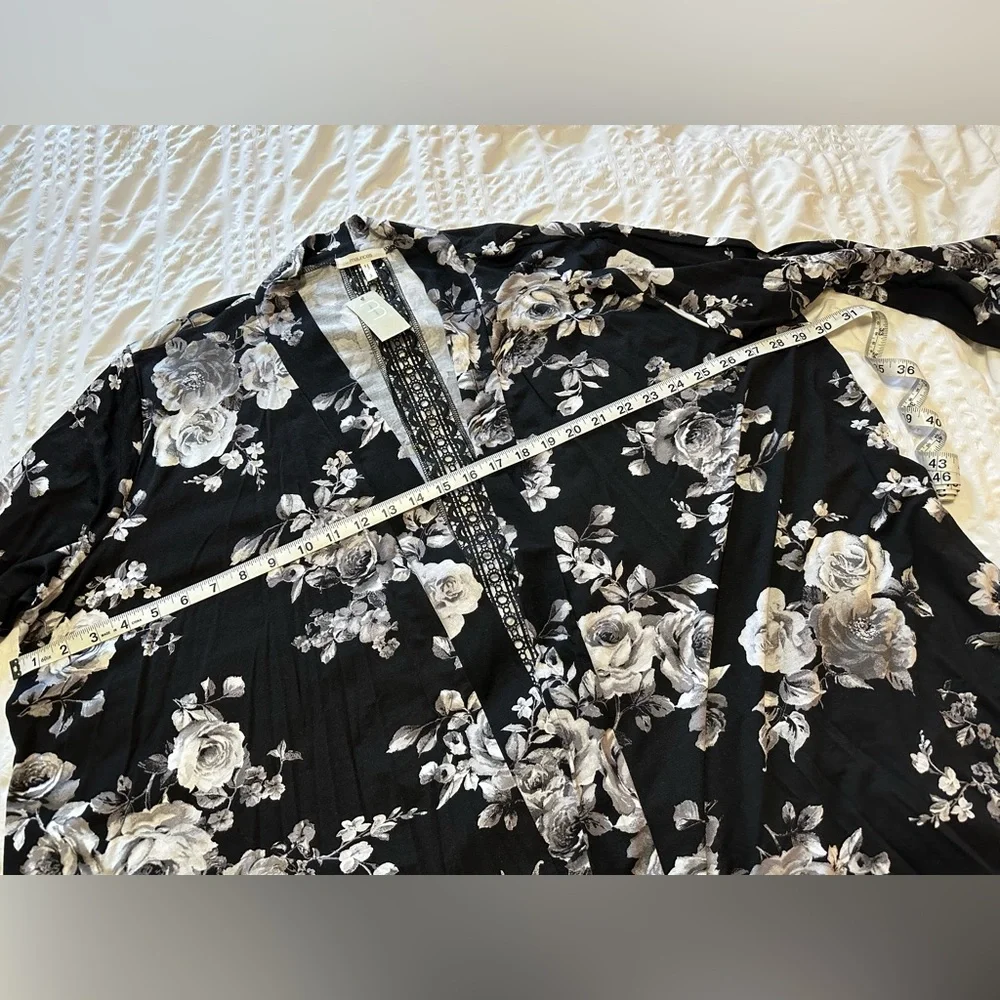 🖤MAURICE’S Black & White Floral Cardigan 3X NWT - Picture 10 of 12